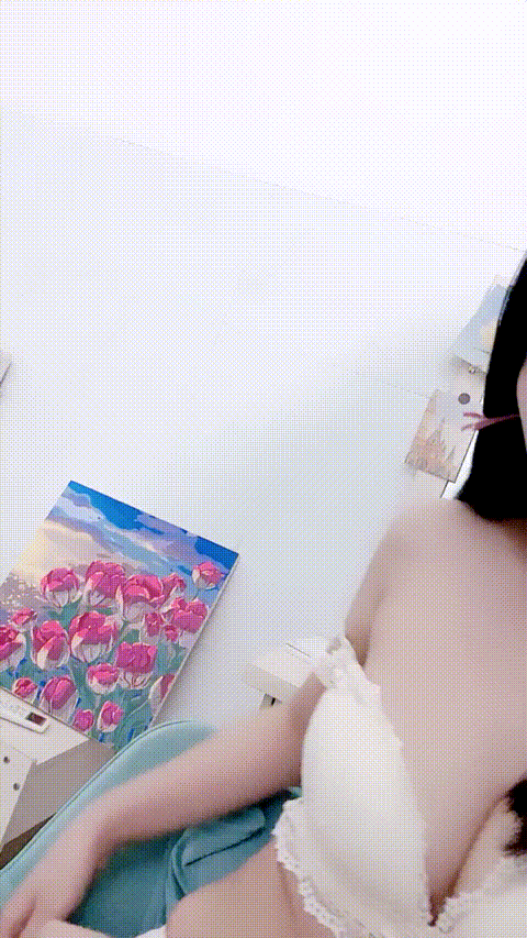 魔鬼身材【酥嫣】完美S线 雪白美乳又大又圆 极品翘臀大长腿 粉嫩嫩穴 跳弹自慰流白浆 .gif