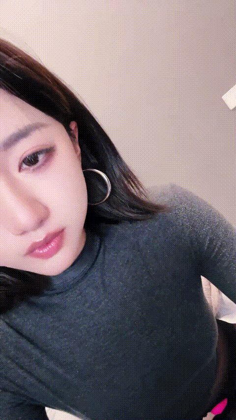 舞蹈校花【小鹿大秀】美腿丝袜~跳蛋道具~高潮流白浆_p60.gif