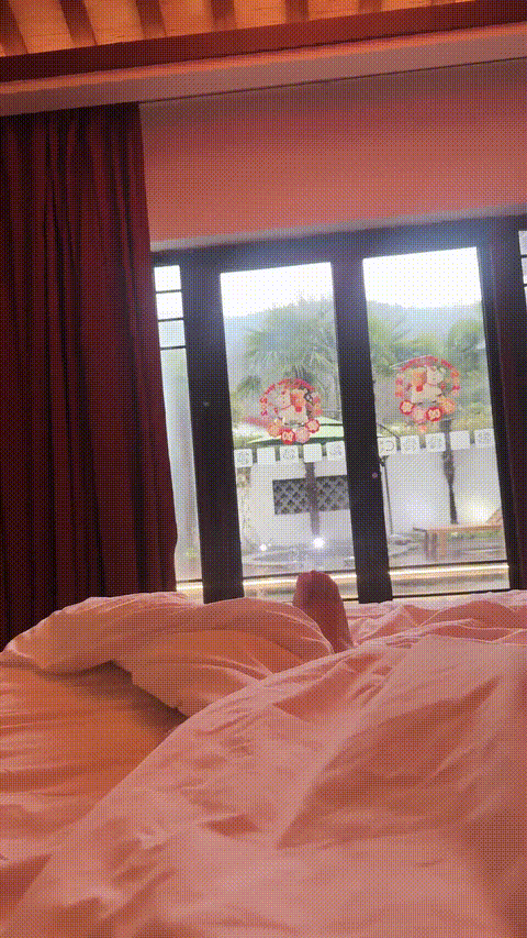 【小鱼糕冷】巨乳空姐 温泉会所 逼毛很多但是逼逼粉嫩 水中无套后入 道具自慰 爽死啦 .gif