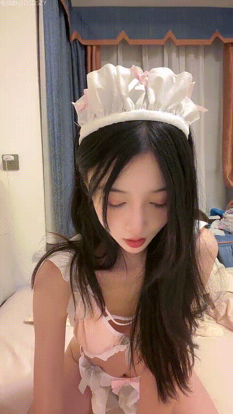 ️女神校花【小蝴蝶会飞】校花颜值长腿女神 开裆黑丝道具狂插1(3V)_p5_compressed.gif.gif