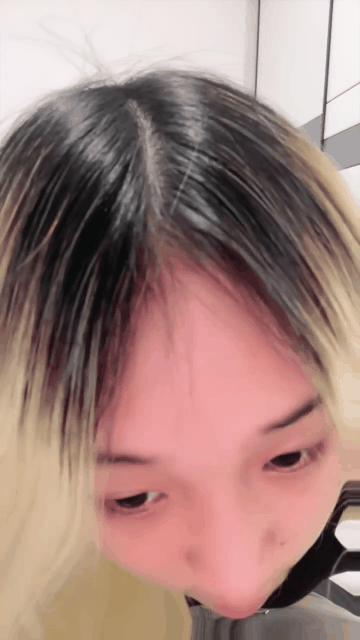 【贝贝呐】童颜巨乳漫画身材万中无一 纯天然36D大奶子 这身材是个男人都会流口水 (6)_.gif
