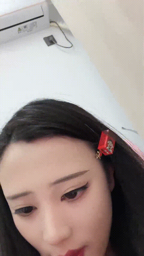 【小鱼糕冷】巨乳空姐 温泉会所 逼毛很多但是逼逼粉嫩 水中无套后入 道具自慰 爽死啦 .gif