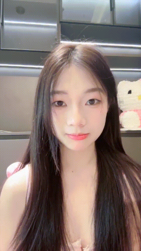 热舞女神【黎巴啦呀】清纯少女 全身雪白 长腿嫩穴 收费房终于秀了 完美G奶 热舞+自慰_.gif