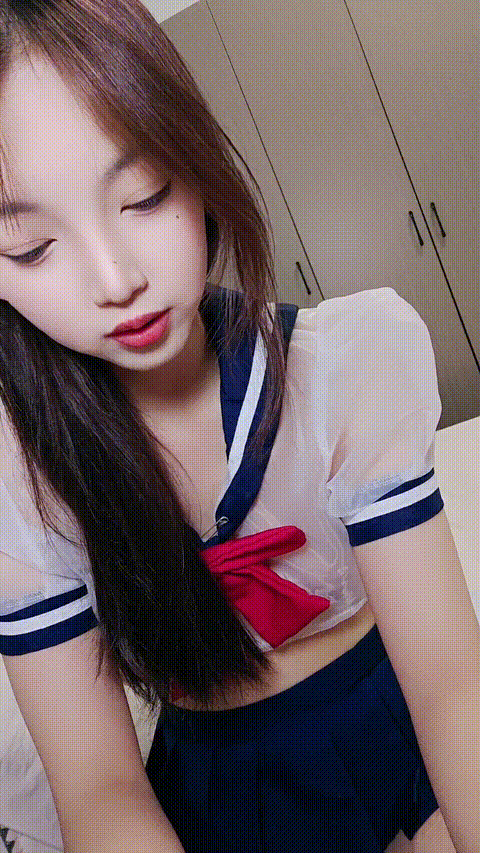 【小呆梨】极品校花！超粉嫩的裸体和蝴蝶逼！撸死我了_2_p5.gif