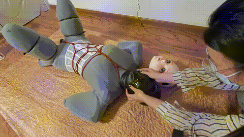 女M kig多层马油丝袜全包，皮革头套多层息窒差点没解开，k9人形犬全包木乃伊139_p60.g.gif