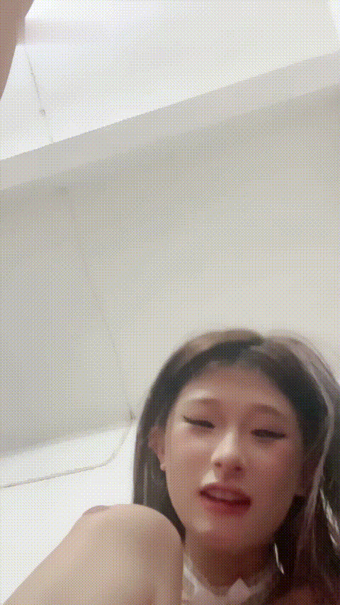 小鱼乖乖 900910319_20251204-015016231_p80_compressed.gif