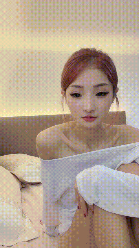 极品尤物被干【06纯欲车模】袜大长腿 模特级身材 无套啪啪 被大屌无情蹂躏内射 (3)_p4.gif