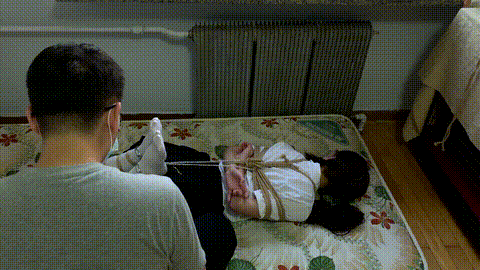 白丝jk妹 驷马 拇指铐26336_p80.gif