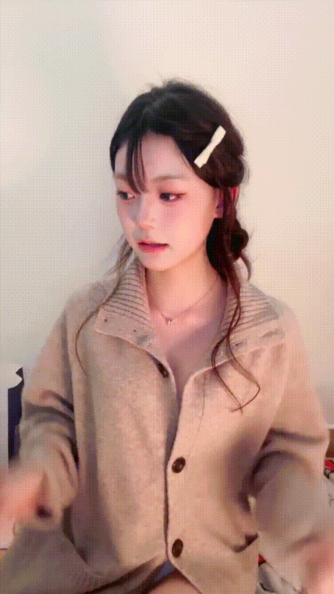 【小佳宝】超甜校花 美乳粉逼 很是清纯 沐浴 手势舞 掰穴自慰 (4)_p60_compressed.gif.gif