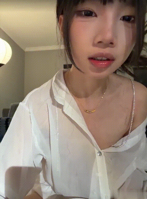 极品反差【yiyi】清纯美少女 极品娇小美乳 大长腿翘臀 嫩穴 乳夹 肛塞 输液 自慰爆浆_.gif