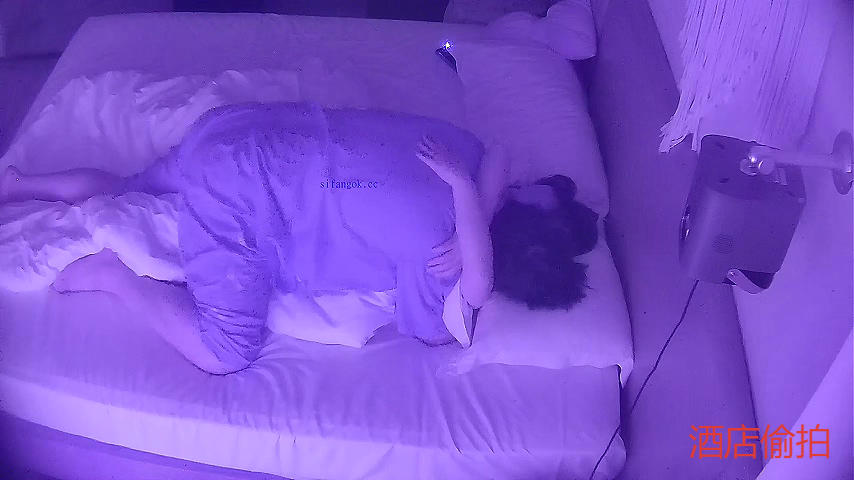 酒店偷拍jk百褶裙的骚货戴上眼罩沦为男人泄精工具.mp4_20260525_195946.591.jpg.jpg