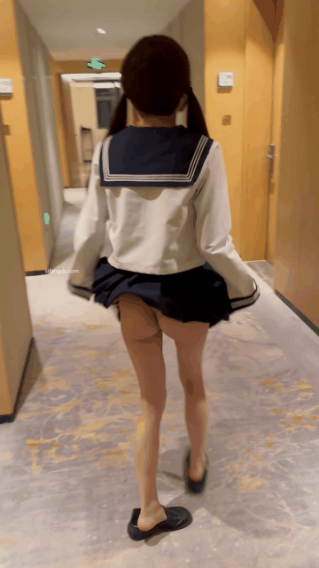 嫩妹涵涵 小泪深夜街头露出2部 情趣制服4K版 (2)_start31s_1s.gif