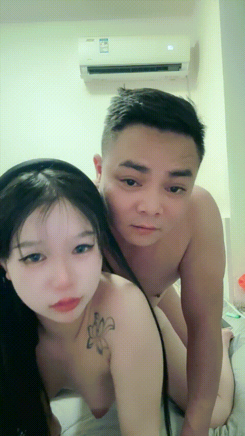 女神下海被干【今天草莓了么】舌吻吃鸡调教道具玩弄啪啪干爽 主动吃鸡骑乘后入样样精.gif