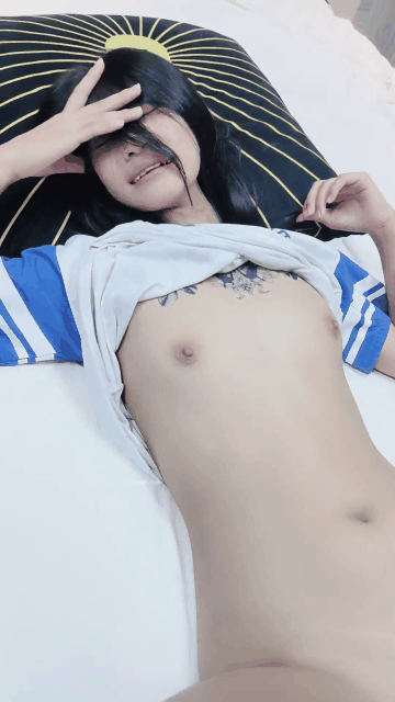 哇 小女孩 漂亮漂亮【风华美人】小穴实在太小了 被大鸡巴塞满 疯狂输出 好姐妹在一边.gif