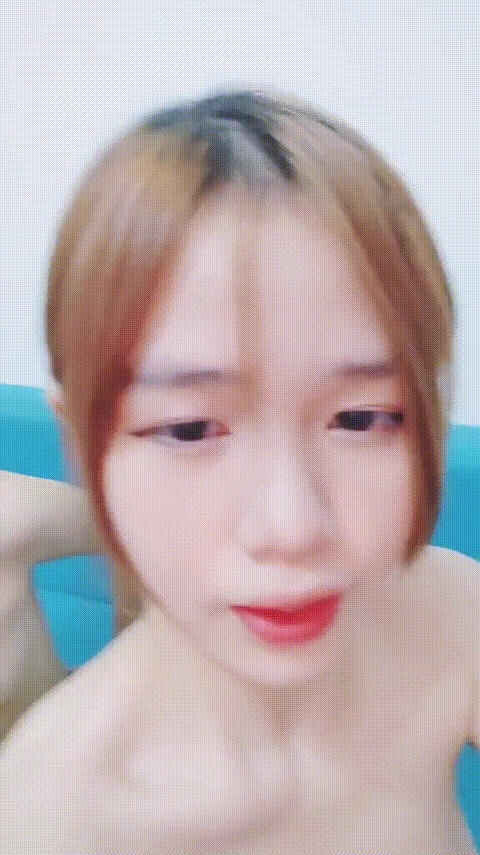 【小颜宝】极品反差姐妹花_萝莉女神露脸_饱满滚圆大咪咪道具自慰爽_3_p5_compressed.g.gif