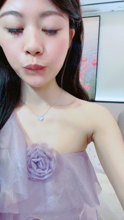 疯狂推荐 邻家校花 好漂亮【邻妹有点妖】美乳美脚长腿嫩穴 极品翘臀 大鸡巴插穴自慰 .gif