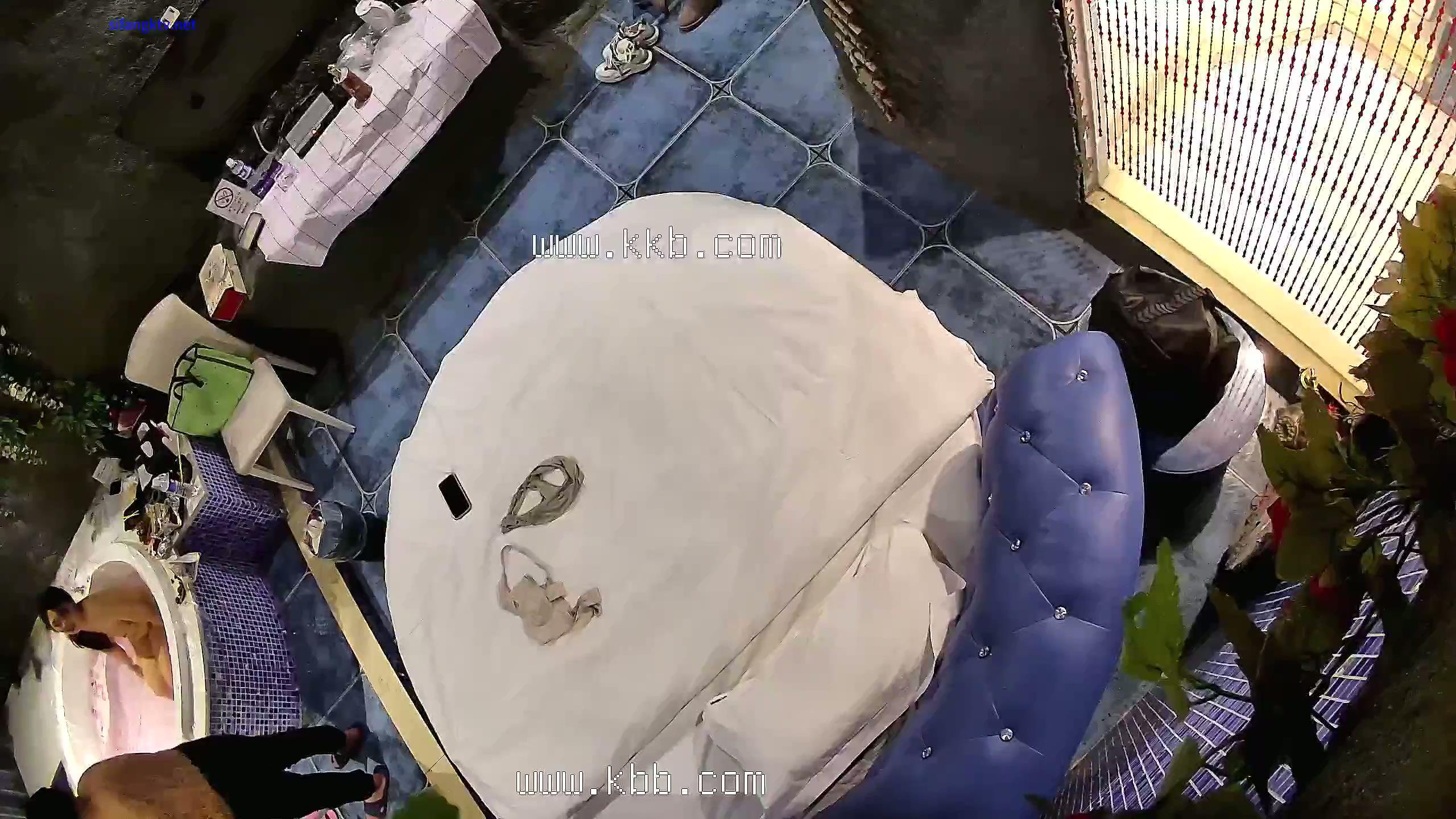 新流出酒店浴缸房偷拍 小夫妻吃着外卖鸳鸯浴，丈夫细致的给老婆搓澡洗屁股.mp4_202511.jpg