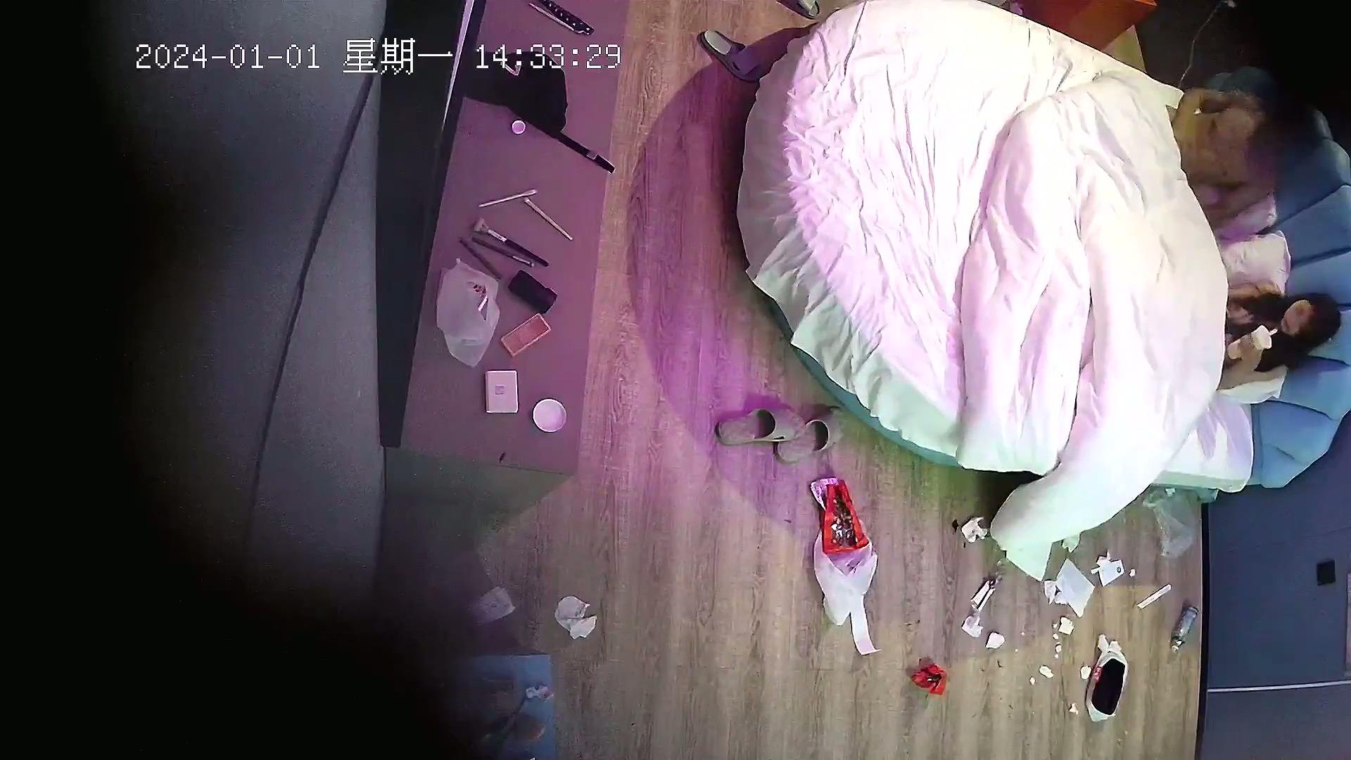 酒店高清精品台多角度偷拍 假期连续开房做爱的年轻情侣穿着黑丝日夜奋战把房间弄得一.jpg