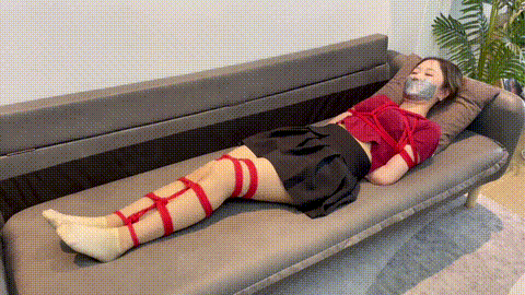 反差少女红绳棉袜堵嘴放置234_p80.gif