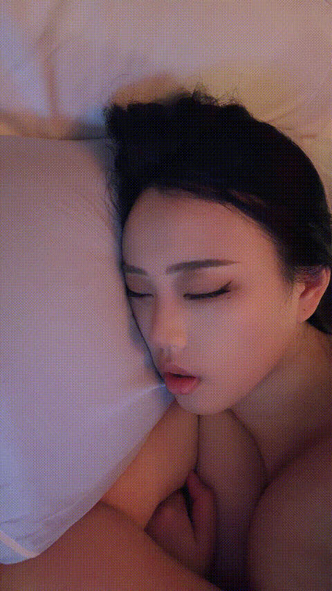 【小鱼糕冷】巨乳空姐 温泉会所 逼毛很多但是逼逼粉嫩 水中无套后入 道具自慰 爽死啦 .gif