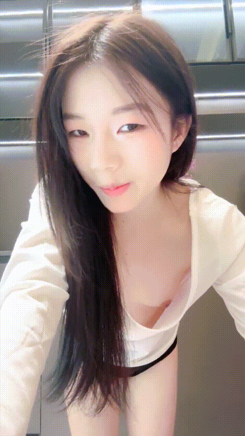 清纯少女下海【吧啦】明星颜值 嫩穴翘臀 边跳边脱光~抠逼自慰~大屌狂插 淫叫声声声不.gif