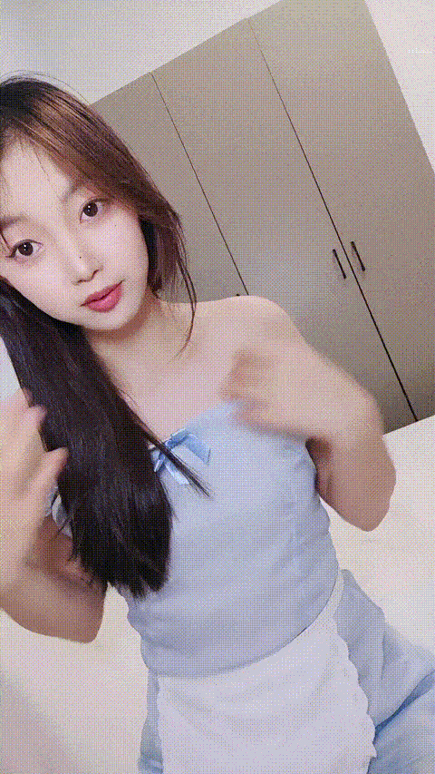 【小呆梨】极品校花！超粉嫩的裸体和蝴蝶逼！撸死我了_475_p40 (2).gif.gif