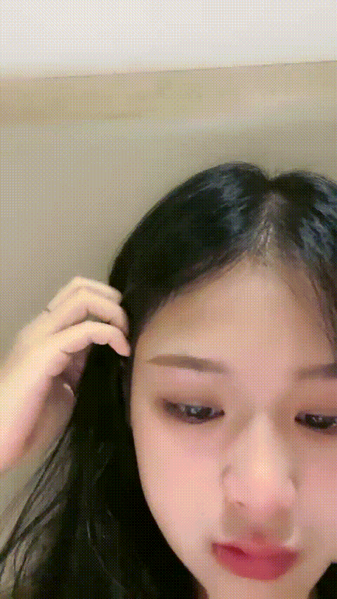 少女主播_刚成年的学生妹【小易的so啵啵】尺度全开多场无套啪啪合集_**直播_3_p80_c.gif